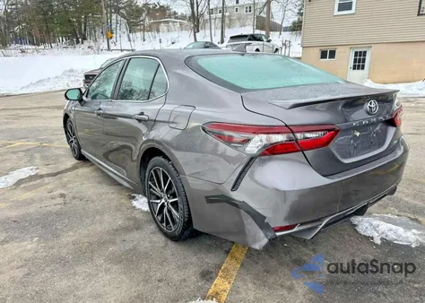 2022 Toyota Camry Se z USA, uszkodzony, nr VIN 4T1G11AK6NU624026